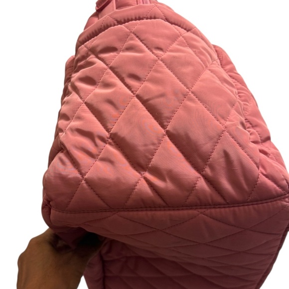 Vera Bradley Travel Bag for Stylish Adventures.good condition. No long straps - Picture 12 of 14